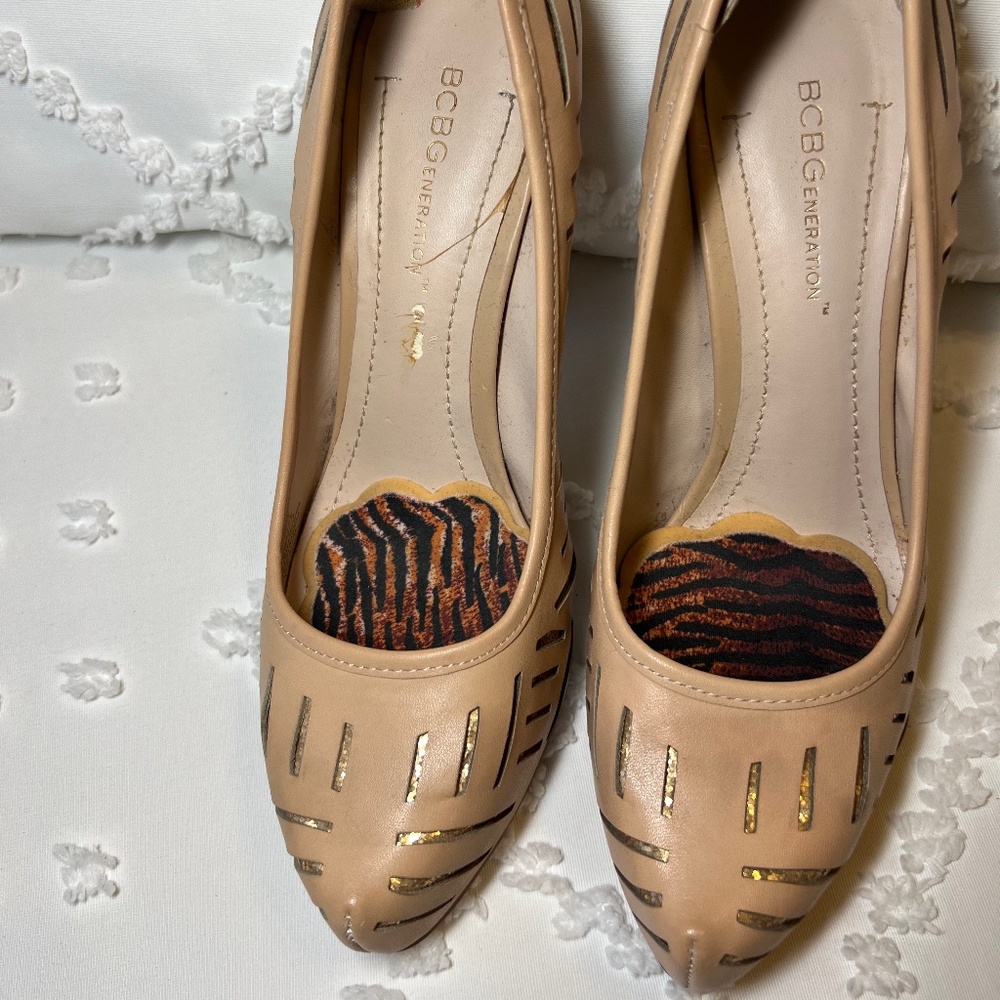 Y2K BCBGeneration Prague Nude Blush Laser Cut Cage Gold Stilettos SIZE 7.5 - Picture 3 of 11